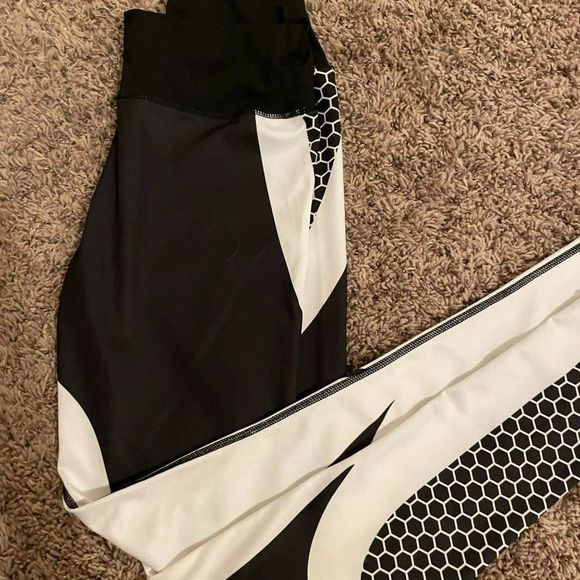 Unbranded Women's Gray, Black & White Pattern Crop Jeggings  Free Size - Picture 5 of 10